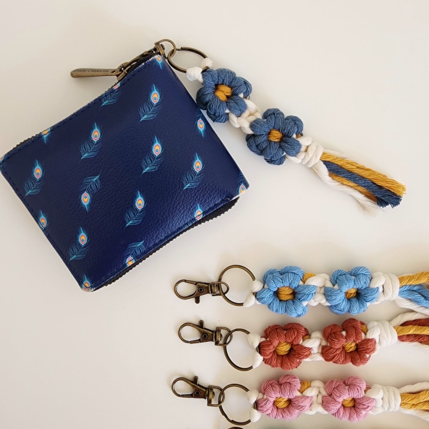 Macrame Daisy Flowers Wristlet & Keychain Set, Handmade Purse/Key Accessory