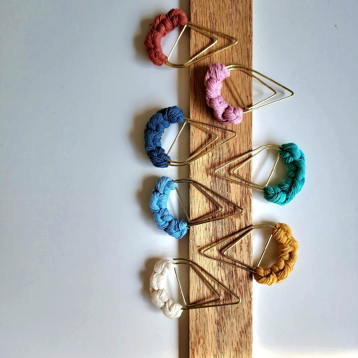 Macrame Minimalist Bookmark Charm, Handmade Book Accessory, Boho Gifts for Booklovers & Readers, Cute and Colorful Bookmarks / Stationery