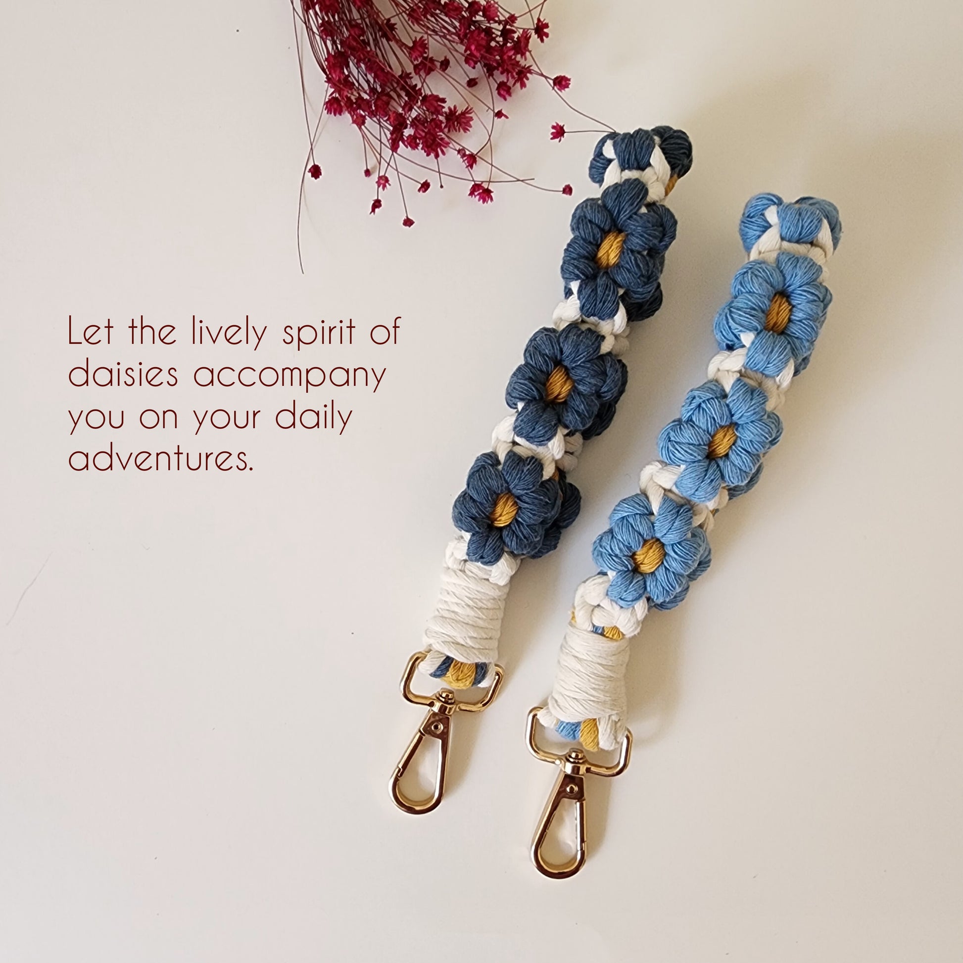 Daisy keychain accessories pattern by Vita Lavriv