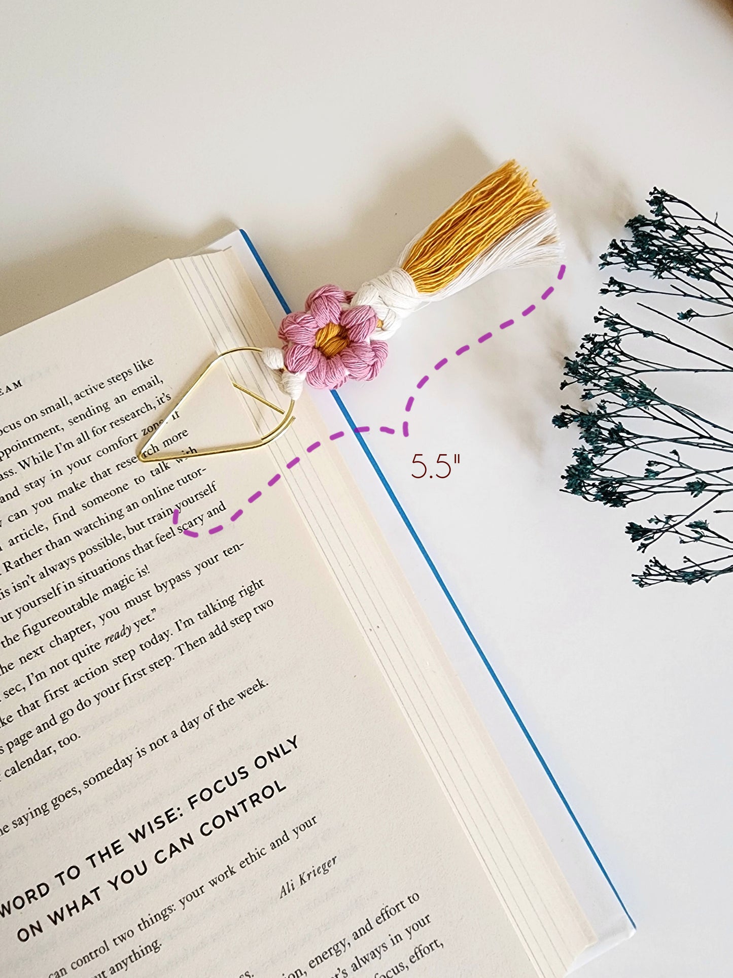 Macrame Daisy Flowers Bookmark Charm, Handmade Book Accessory